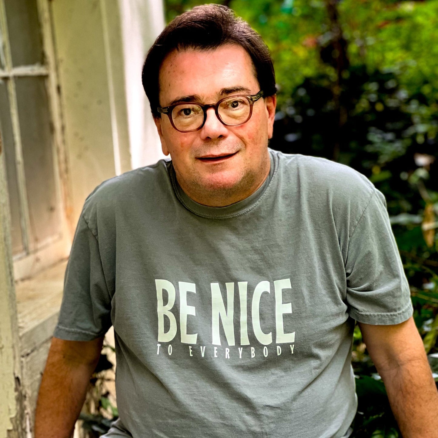 The Be Nice to Everybody T-shirt - Gray - Salvation South